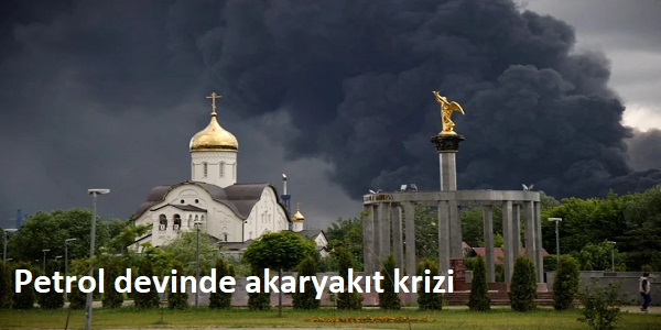 Petrol devinde akaryak�t krizi